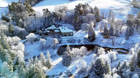 Cold-weather-Amber-health-alerts-issued-ahead-of-snow-forecast.webp