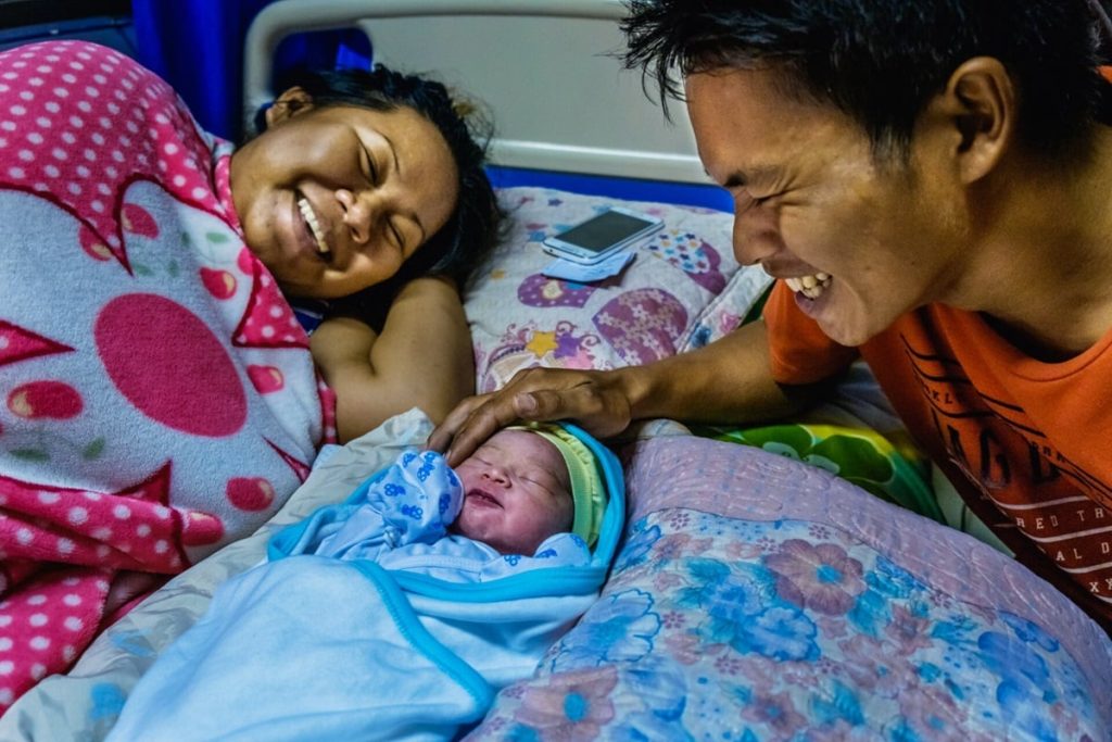 parents-and-newborn.tmb-1200v.jpg