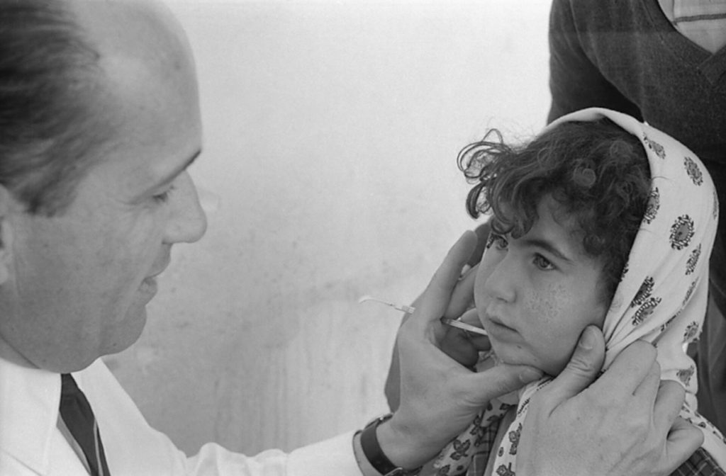 doctor-examining-eyes-of-a-child.tmb-1200v.jpg