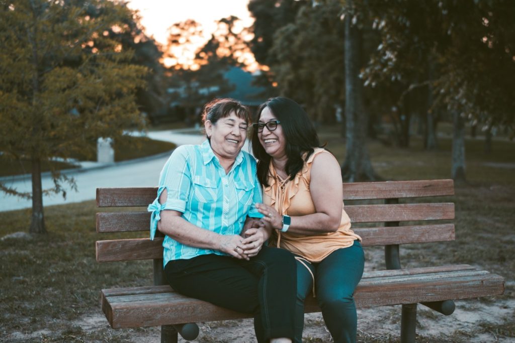 women-on-bench.tmb-1200v.jpg